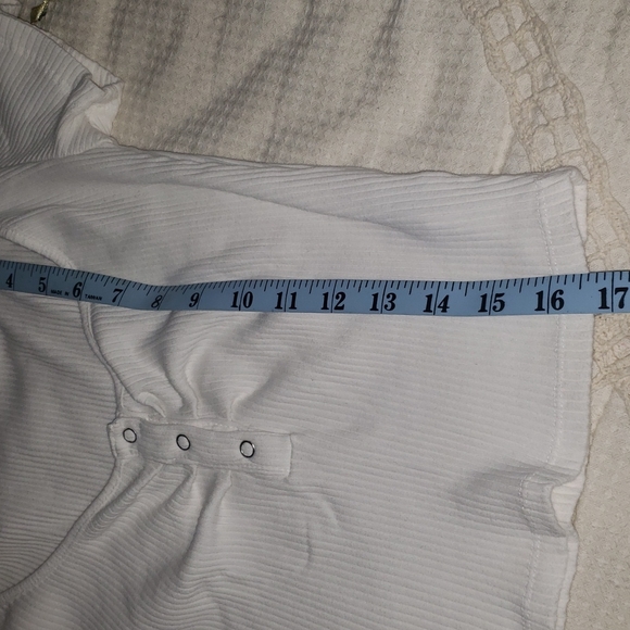 Forever 21 White Ribbed Crop Top with snap Buttons - Picture 3 of 7